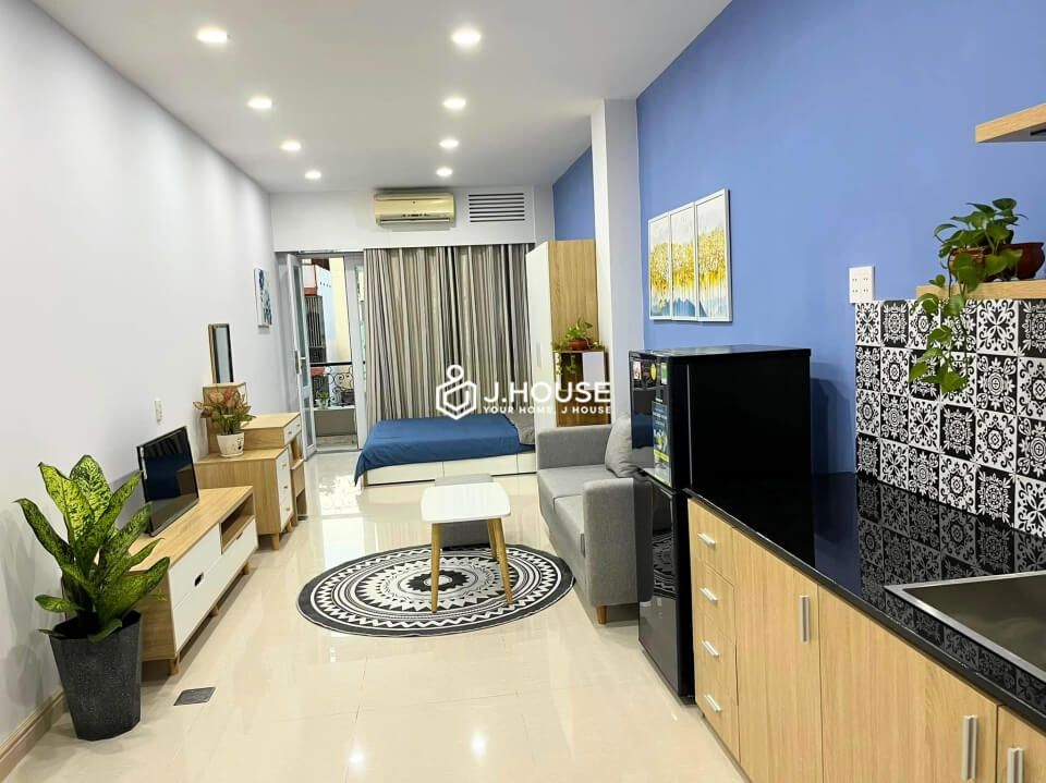 Modern apartment for rent with balcony in Tan Binh District