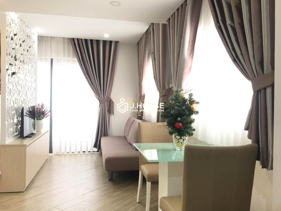 Apartment for rent with big balcony in Nguyen Trai street, District 1, HCMC-3
