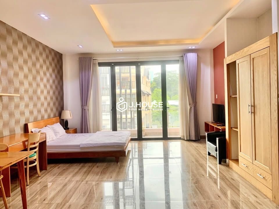 Serviced apartment for rent with balcony in Binh Thanh District