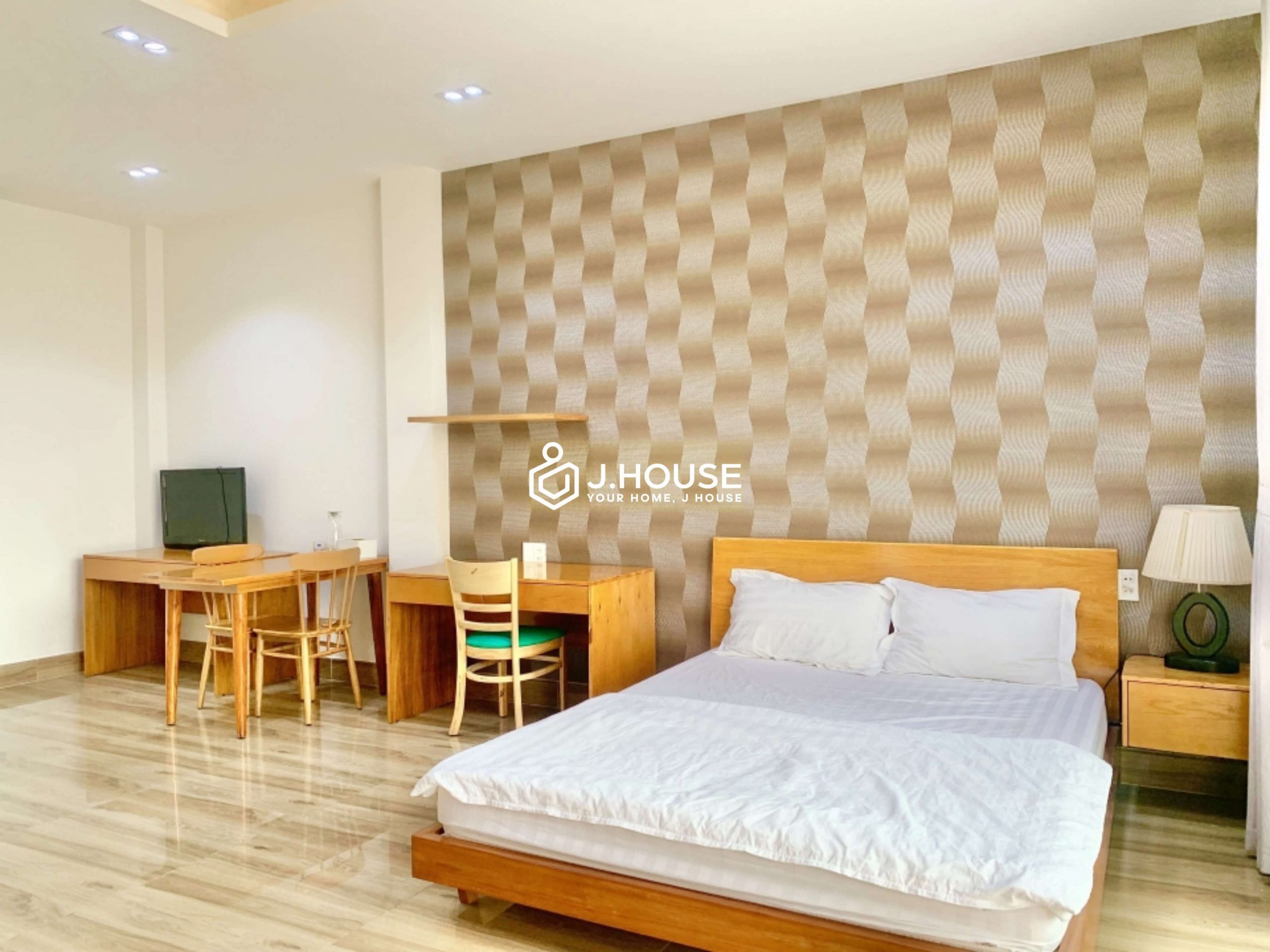 big studio apartment for rent near the canal in binh thanh district-6