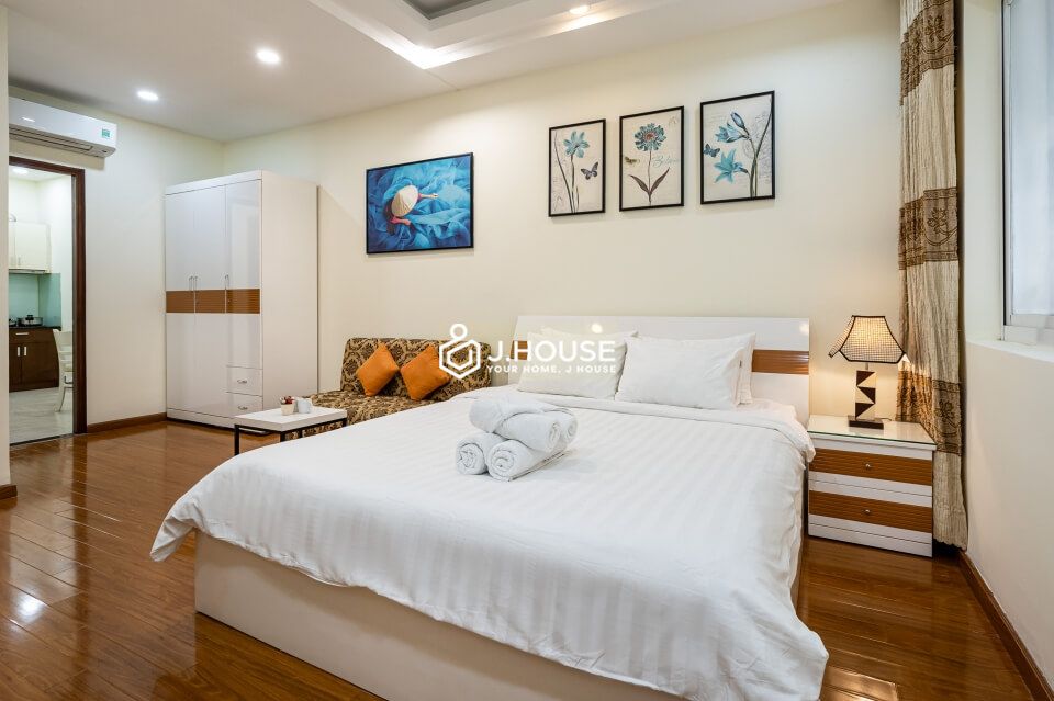 Serviced apartment for rent on Thai Van Lung street, District 1, HCMC-3