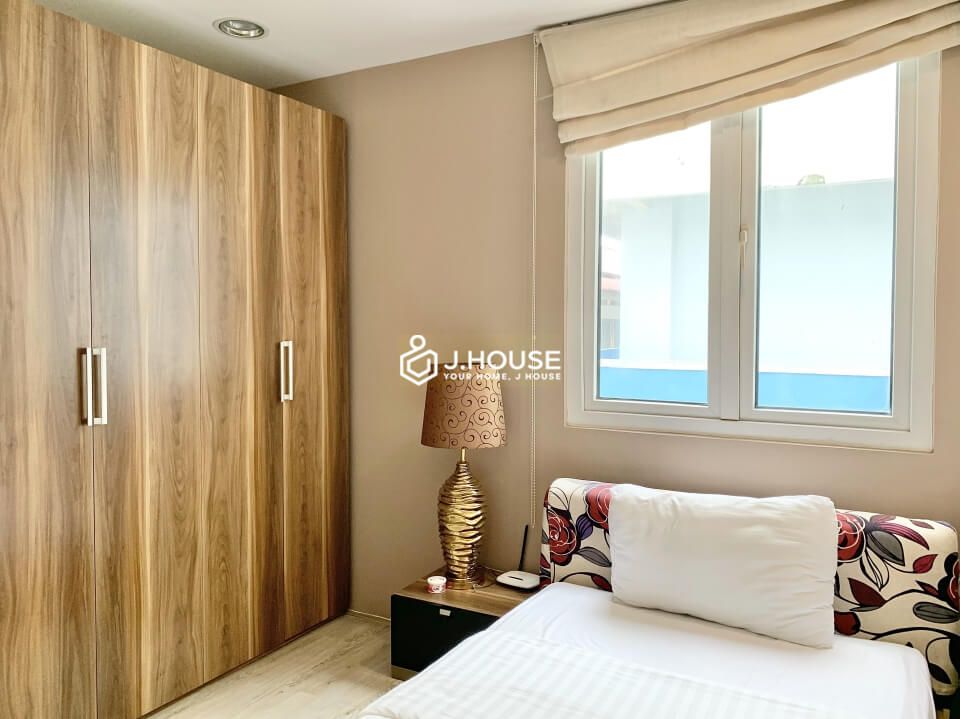 Spacious 3 bedroom serviced apartment for rent in district 1, HCMC-15