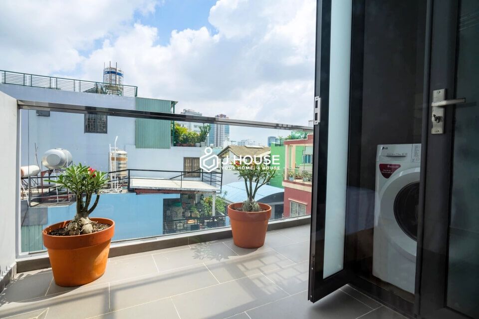 Apartment for rent with balcony in District 1, HCMC-3