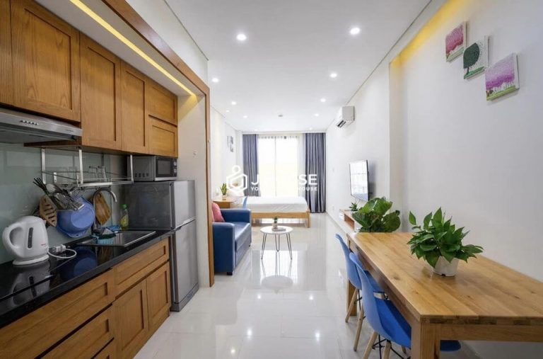 Apartment for rent with balcony in District 1, HCMC