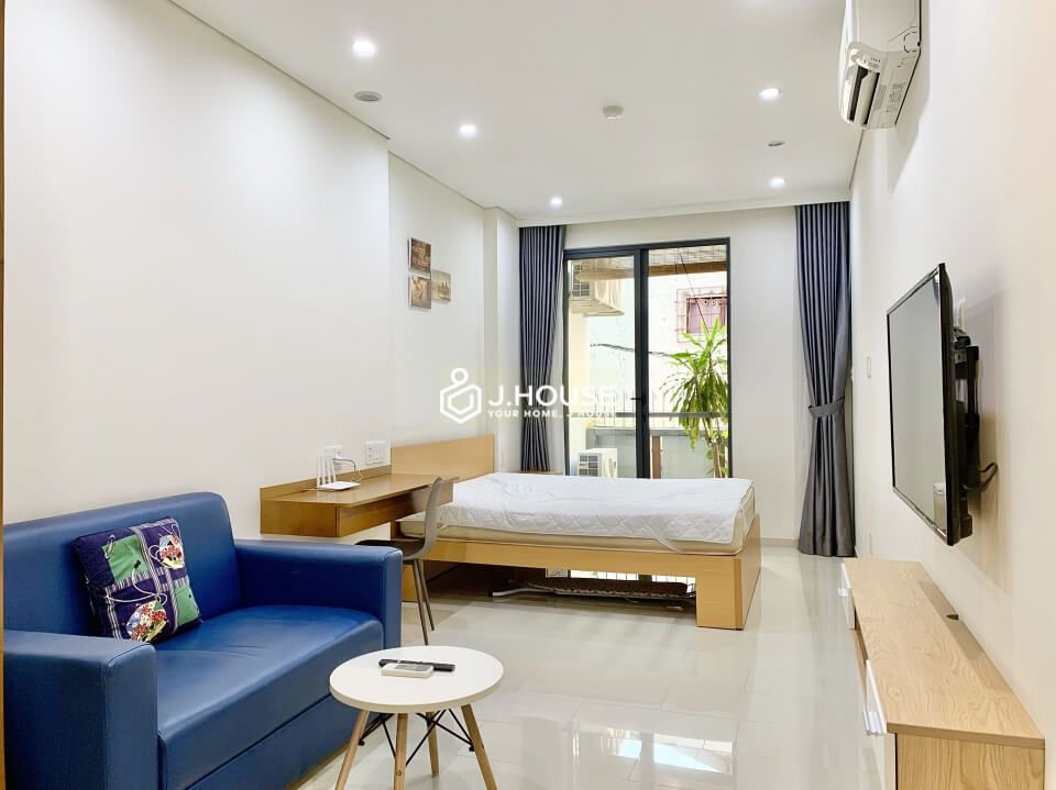 Serviced apartment with balcony and washing machine in District 1