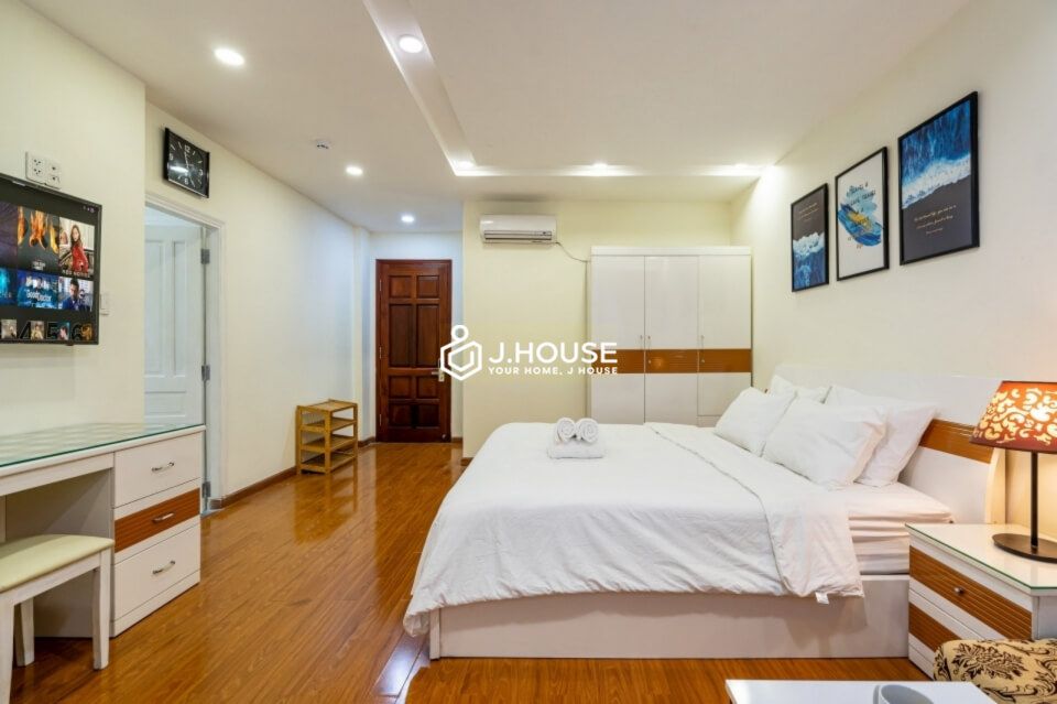 Serviced apartment for rent on Thai Van Lung street, District 1, HCMC-1