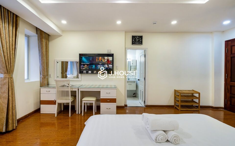 Serviced apartment for rent on Thai Van Lung street, District 1, HCMC-6