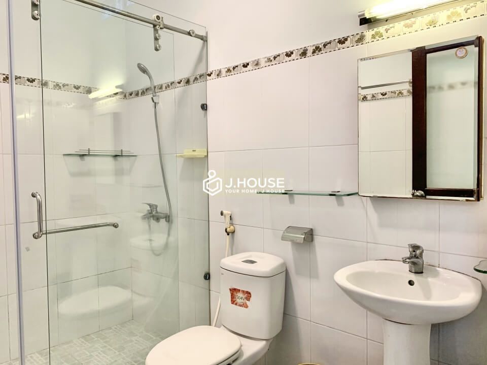 Spacious apartment for rent near Etown building in Tan Binh District, HCMC-11