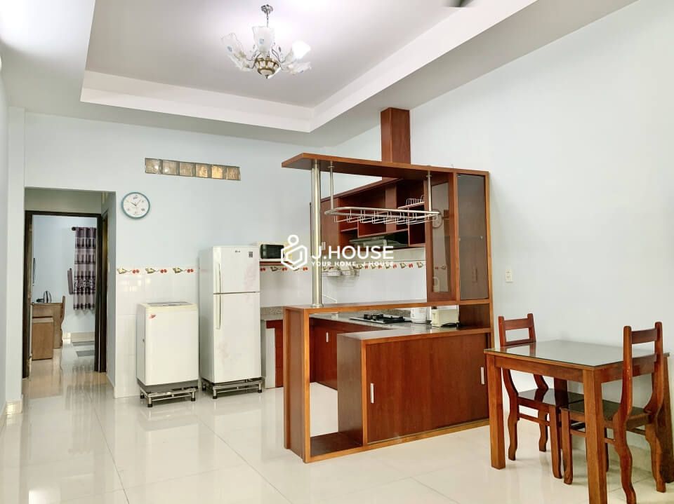 Spacious apartment for rent near Etown building in Tan Binh District, HCMC-2