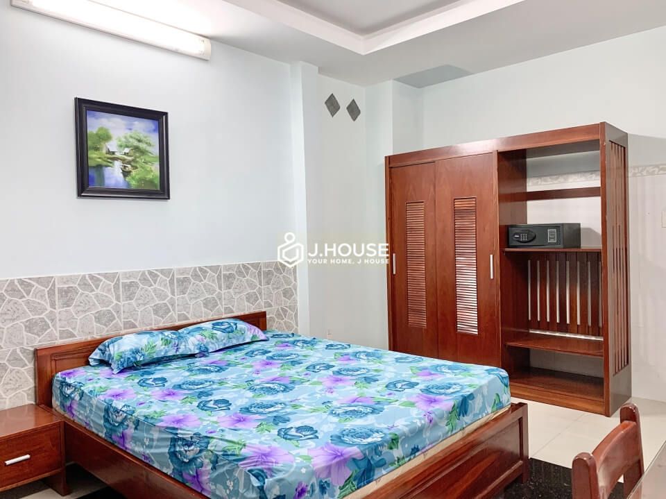 Spacious apartment for rent near Etown building in Tan Binh District, HCMC-9