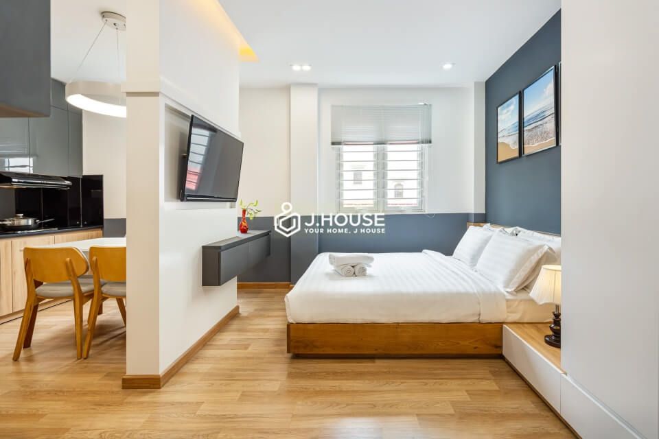 Warm serviced apartment for rent in District 1, HCMC-3