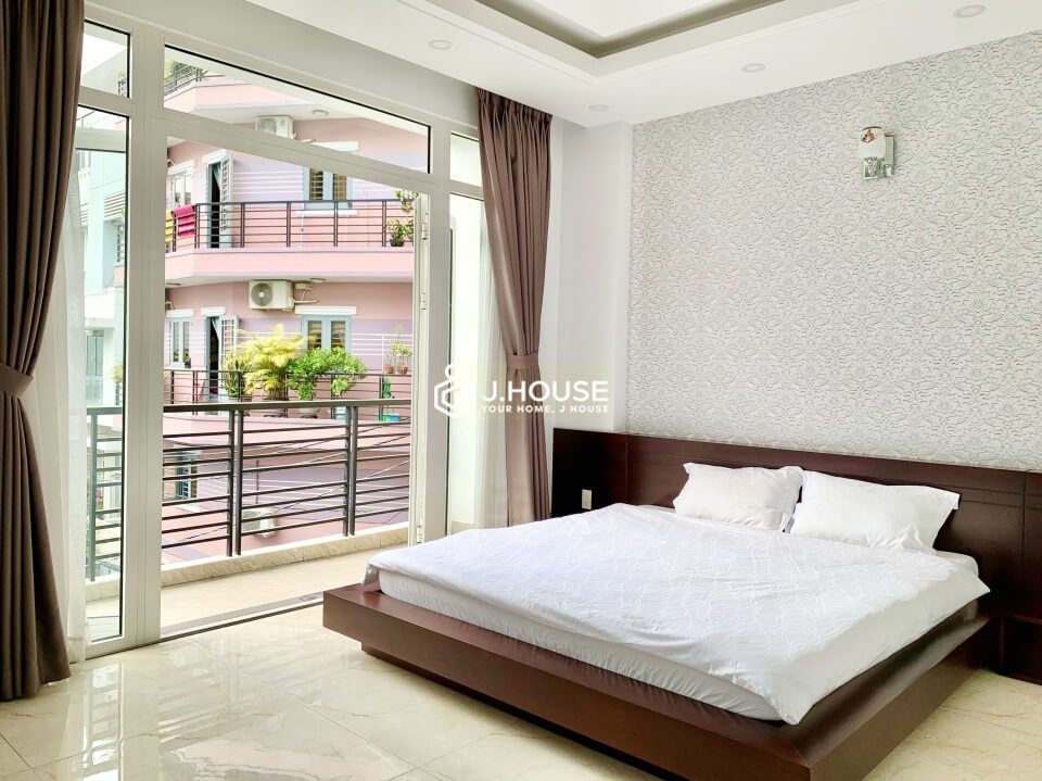 Bright and spacious serviced apartment in Binh Thanh District, HCMC-11