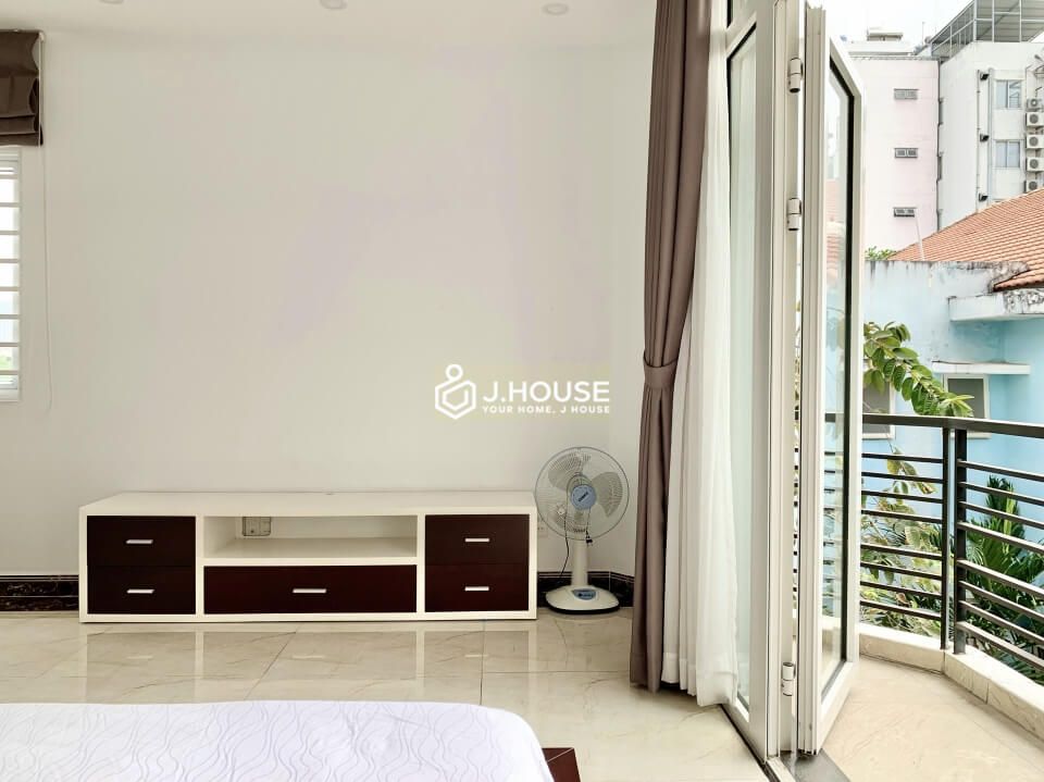 Bright and spacious serviced apartment in Binh Thanh District, HCMC-14