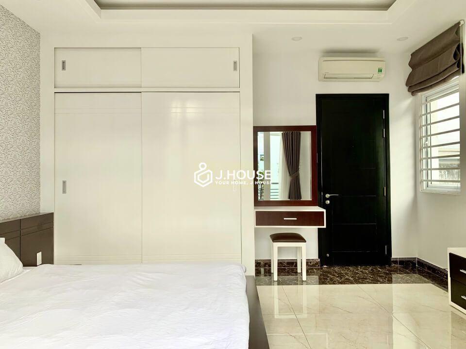 Bright and spacious serviced apartment in Binh Thanh District, HCMC-15
