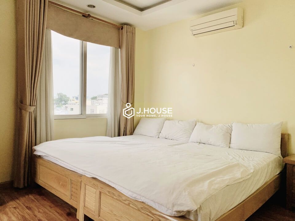 Spacious fully furnished serviced apartment for rent in District 5, HCMC-8