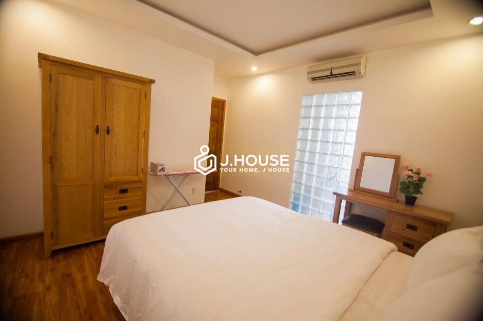 spacious two bedrooms apartment in district 5 tran hung dao street12
