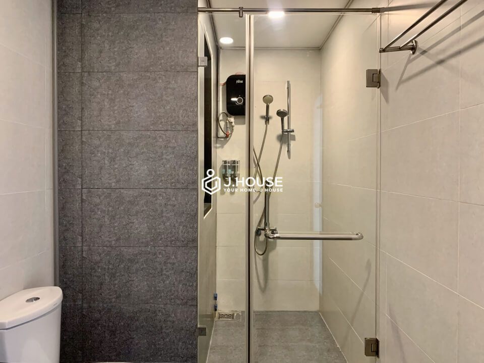 Bright and comfortable serviced apartment in Binh Thanh District, HCMC-8