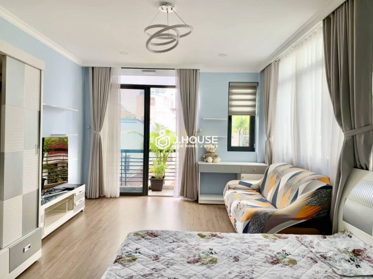 Bright and fully furnished apartment for rent in District 1
