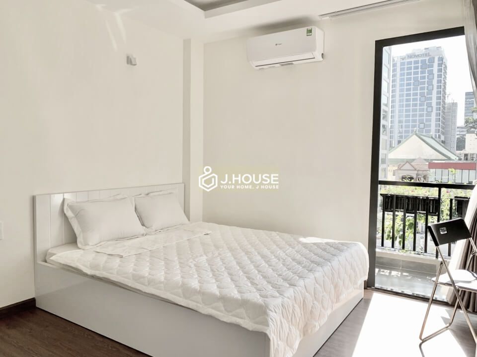 Bright apartment with balcony in District 3, HCMC-0