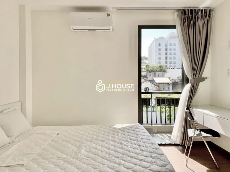 Bright apartment with balcony in District 3, HCMC