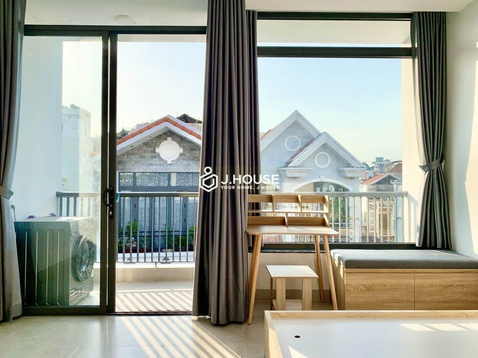Bright modern apartment near the airport in Tan Binh District-1