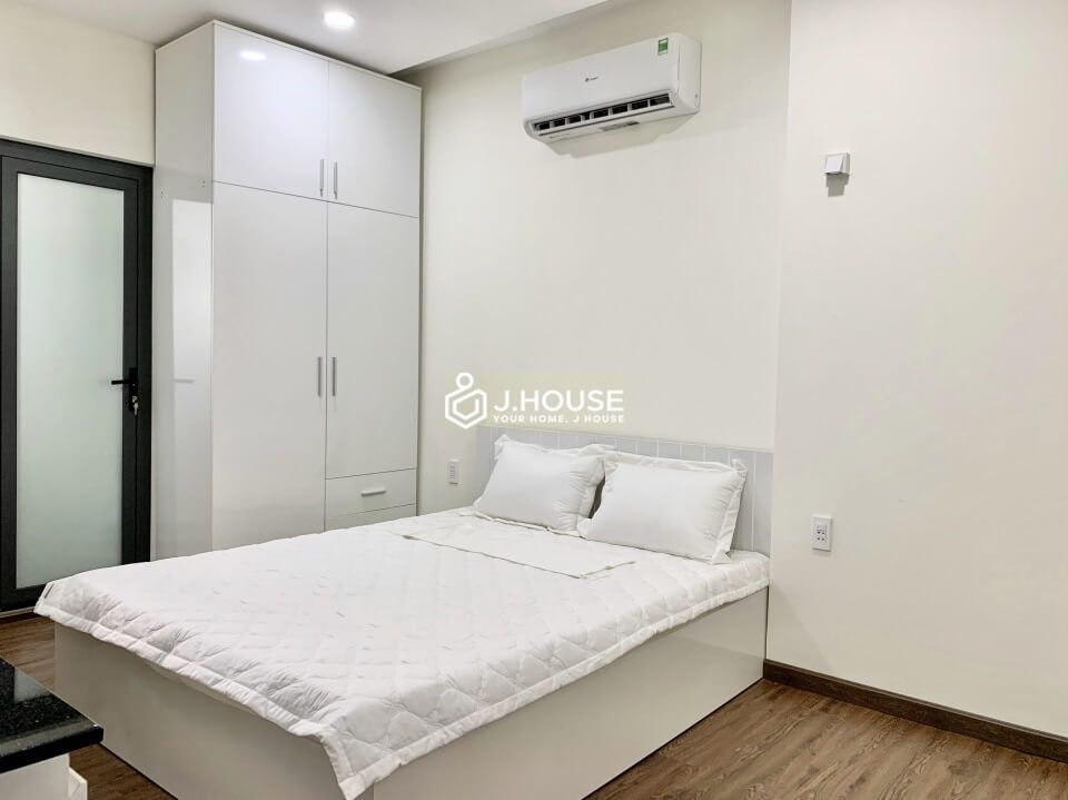 Fully furnished serviced apartment near Le Van Tam park, District 3