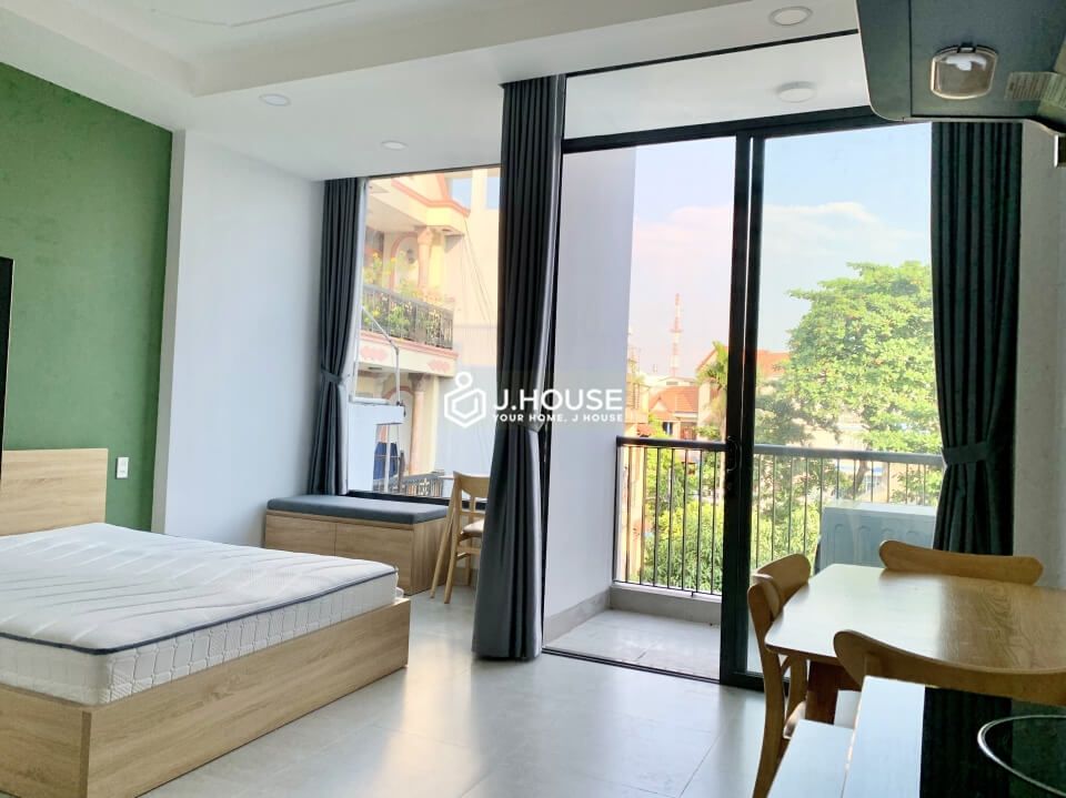 Fully furnished modern apartment near the airport in Tan Binh District-1