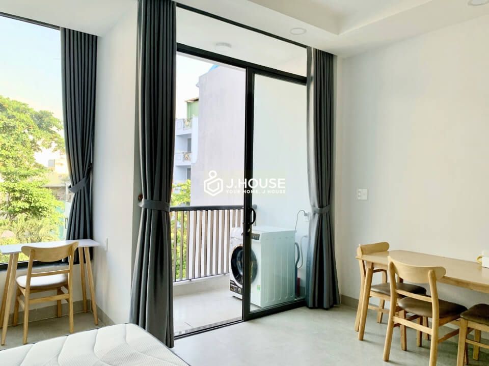 Fully furnished modern apartment near the airport in Tan Binh District-5