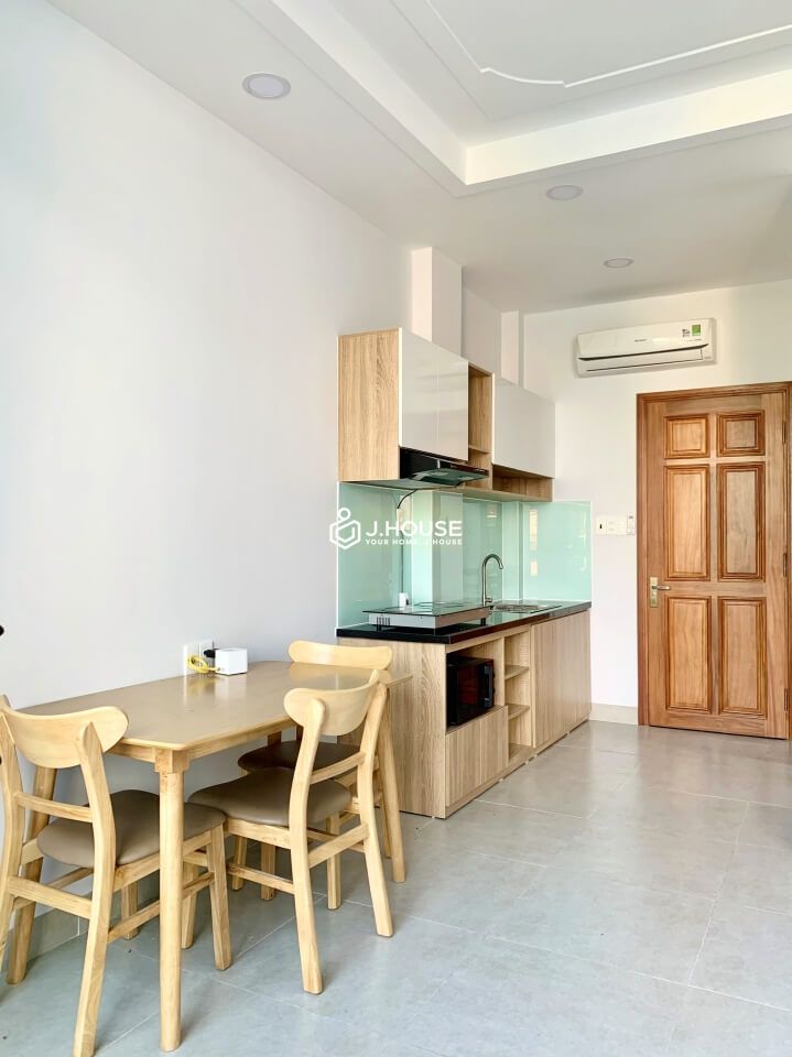 Fully furnished modern apartment near the airport in Tan Binh District-8