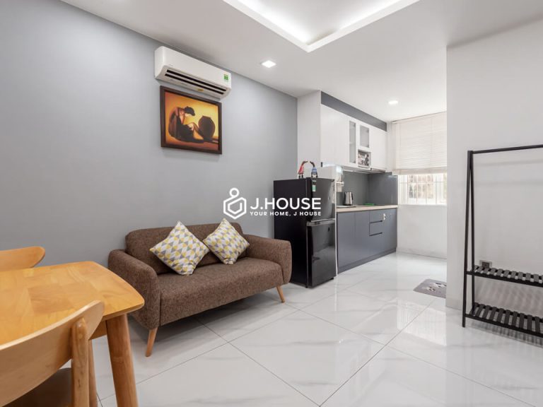 Modern and bright 1-bedroom apartment for rent in District 1
