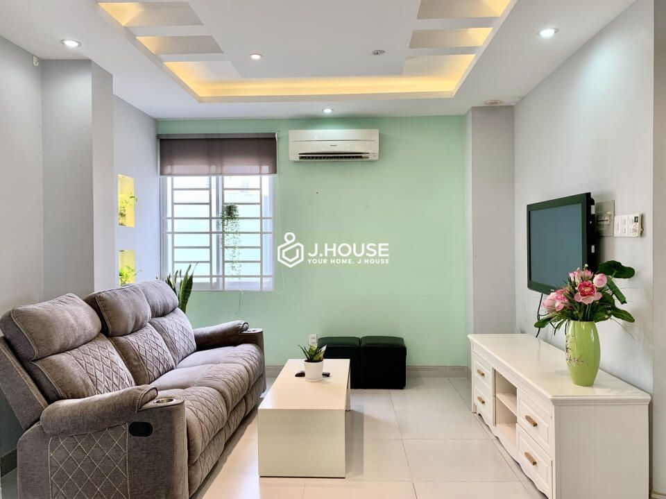 Modern and spacious apartment for rent near Ben Thanh market in District 1, HCMC-0