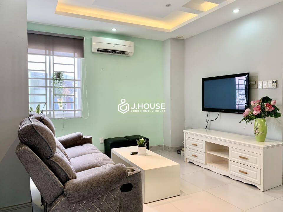 Modern and spacious apartment for rent near Ben Thanh market in District 1, HCMC-1