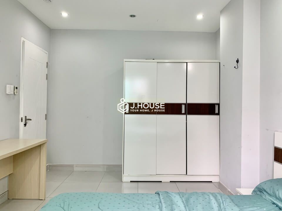 Modern and spacious apartment for rent near Ben Thanh market in District 1, HCMC-11