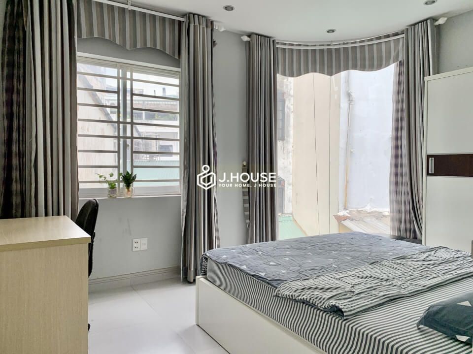 Modern and spacious apartment for rent near Ben Thanh market in District 1, HCMC-13