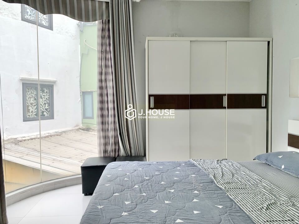 Modern and spacious apartment for rent near Ben Thanh market in District 1, HCMC-15