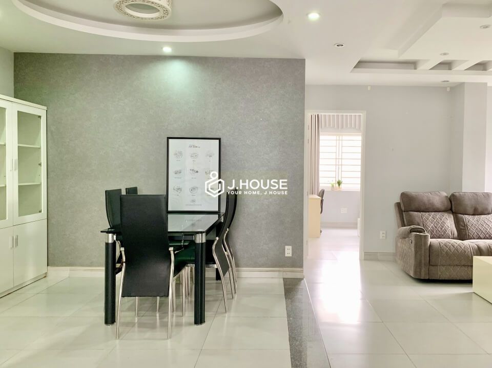Modern and spacious apartment for rent near Ben Thanh market in District 1, HCMC-3
