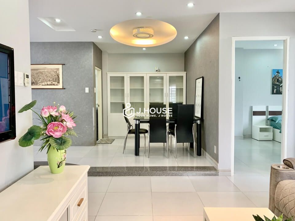 Modern and spacious apartment for rent near Ben Thanh market in District 1, HCMC-4