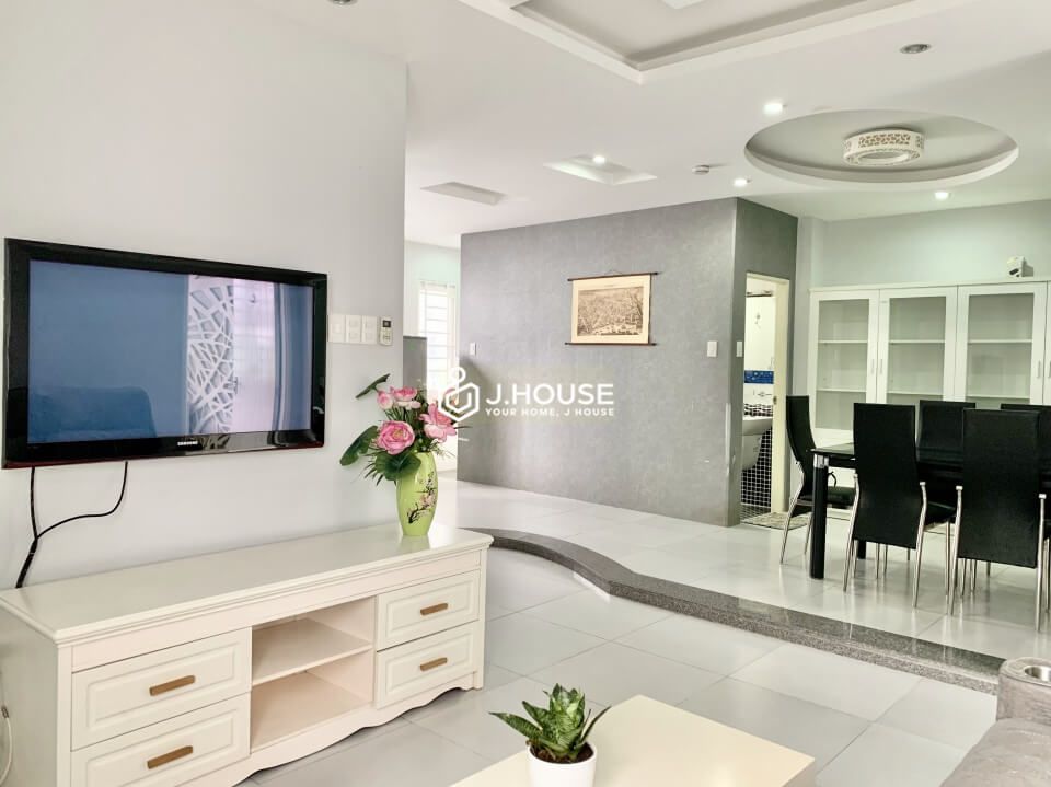 Modern and spacious apartment for rent near Ben Thanh market in District 1, HCMC-5