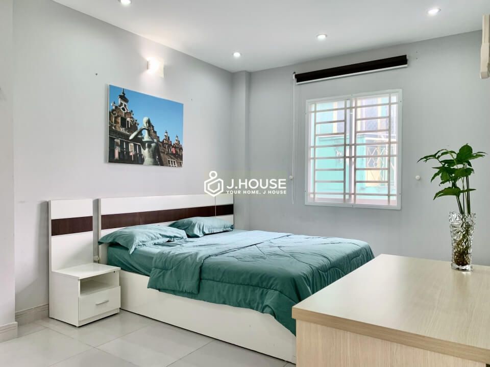 Modern and spacious apartment for rent near Ben Thanh market in District 1, HCMC-9