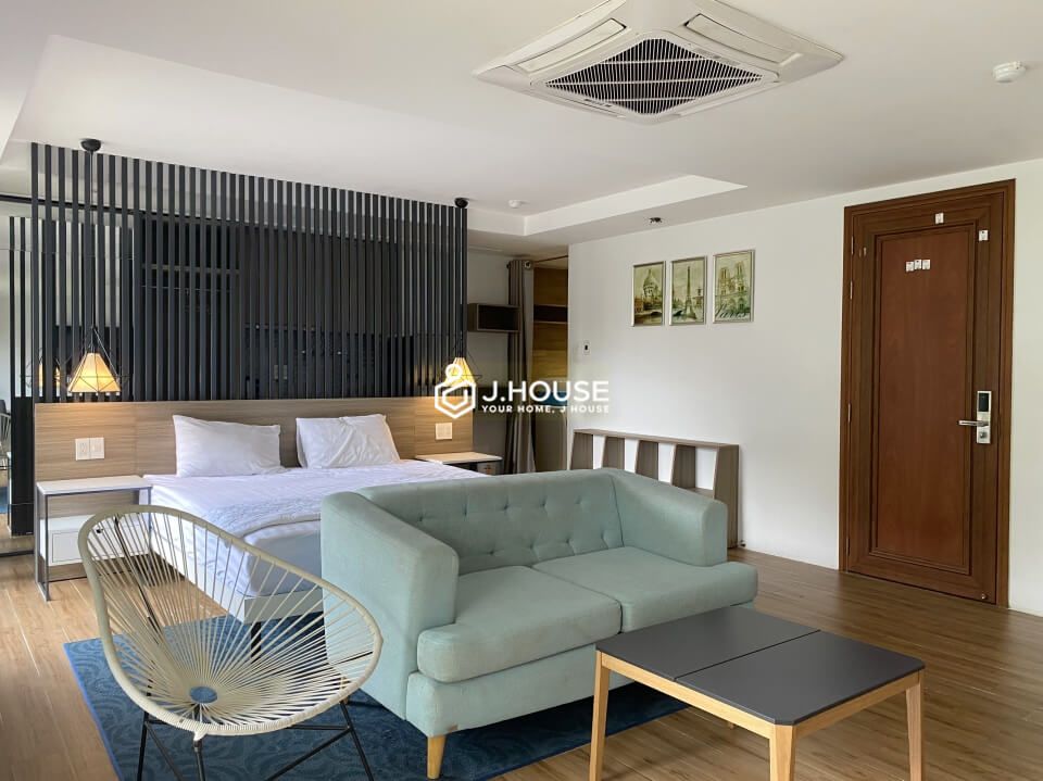 Bright serviced apartment on Cach Mang Thang 8 street, Tan Binh district, HCMC-1