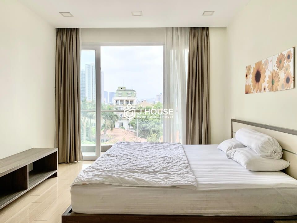 Comfortable serviced apartment with long balcony on Quoc Huong street, Thao Dien ward, District 2-9
