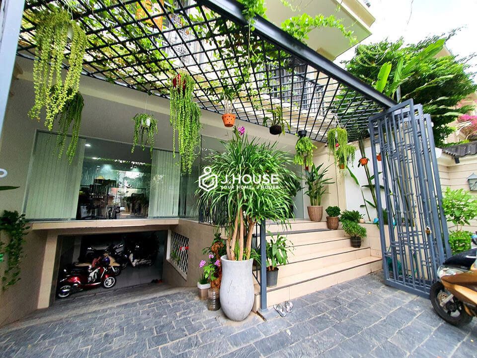 Cozy and comfortable serviced apartment in Tan Binh District, HCMC-10
