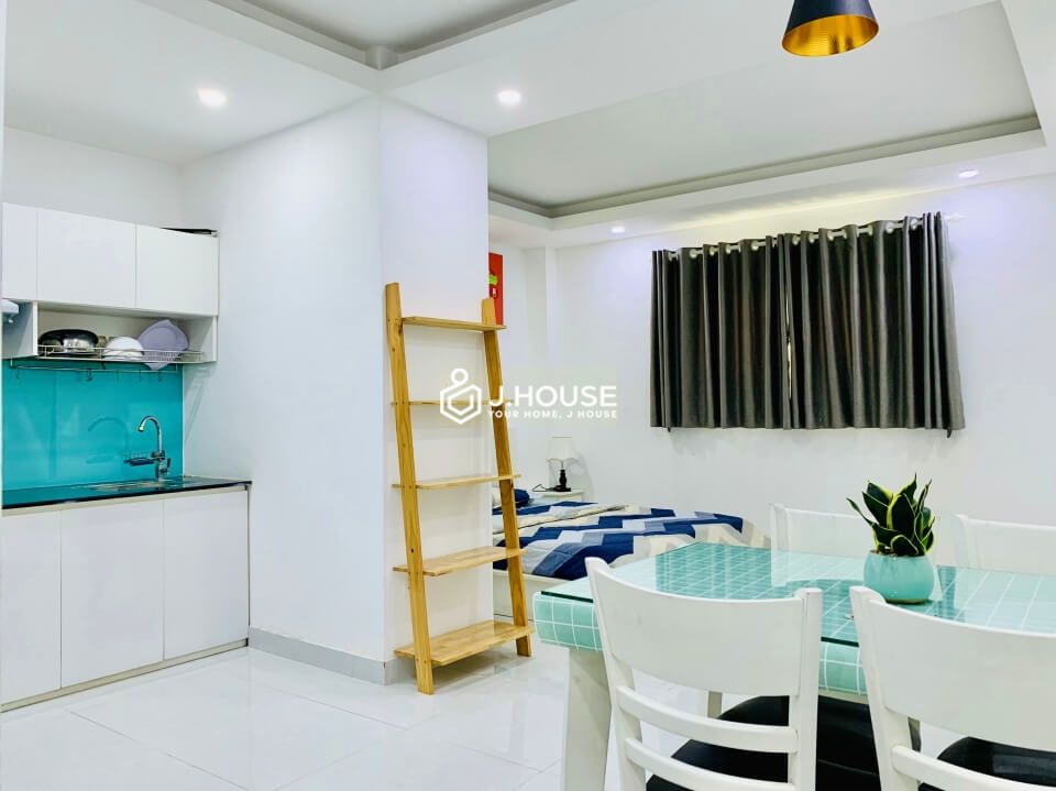 Fully furnished apartment in District 1, apartment near the canal in Ho Chi Minh City-1