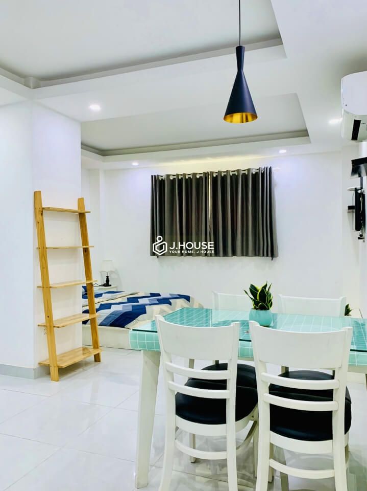 Fully furnished apartment in District 1, apartment near the canal in Ho Chi Minh City-2