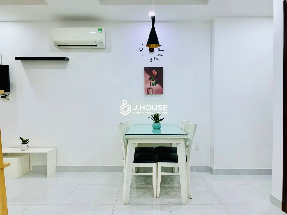 Fully furnished apartment in District 1, apartment near the canal in Ho Chi Minh City-4