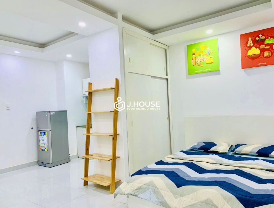 Fully furnished apartment in District 1, apartment near the canal in Ho Chi Minh City-9
