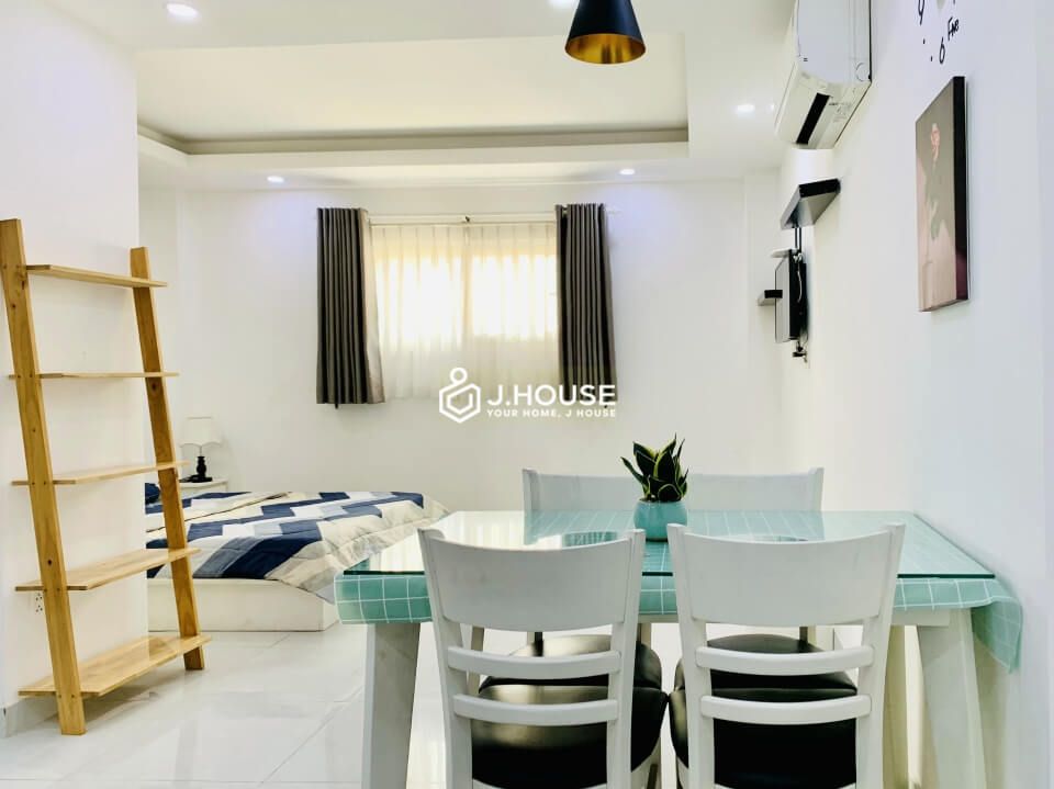 Fully furnished apartment in District 1, apartment near the canal in Ho Chi Minh City