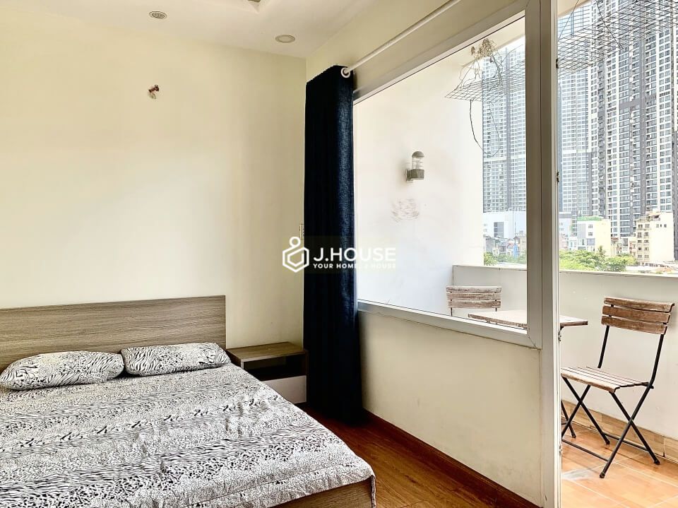 Fully furnished apartment with balcony on Nguyen Huu Canh Street, Binh Thanh District-6