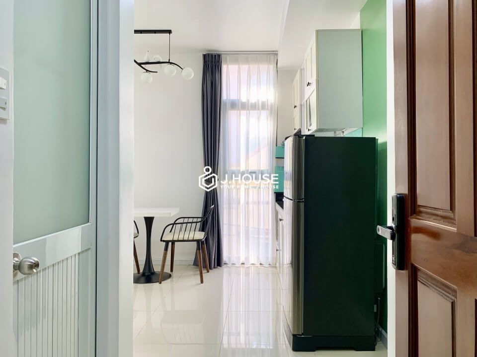 Modern and comfortable serviced apartment near the airport, Tan Binh district-4