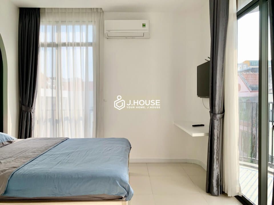 Modern and elegant serviced apartment near the airport, Tan Binh district-7